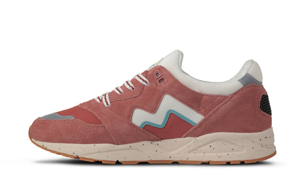 Karhu  ARIA 95  LIGHT MAHOGANY / WHITE